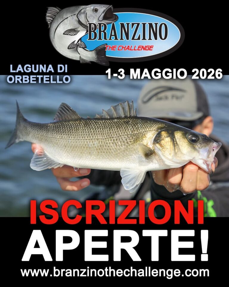 Locandina ufficiale Branzino the Challenge 2026 con date 1-3 maggio presso la Laguna di Orbetello, evento di pesca alla spigola in kayak.